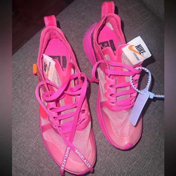 Off-White x Zoom Fly SP 'Tulip Pink'
great condition-4.5
Originally $375 - Picture 2 of 6